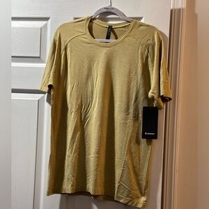 Men’s L LULULEMON Green Metal Vent Tech shirt NEW
